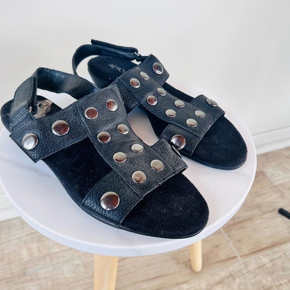NWOT Aerosoles size 6 at heart faux leather black studded fisherman sandals - Picture 1 of 5